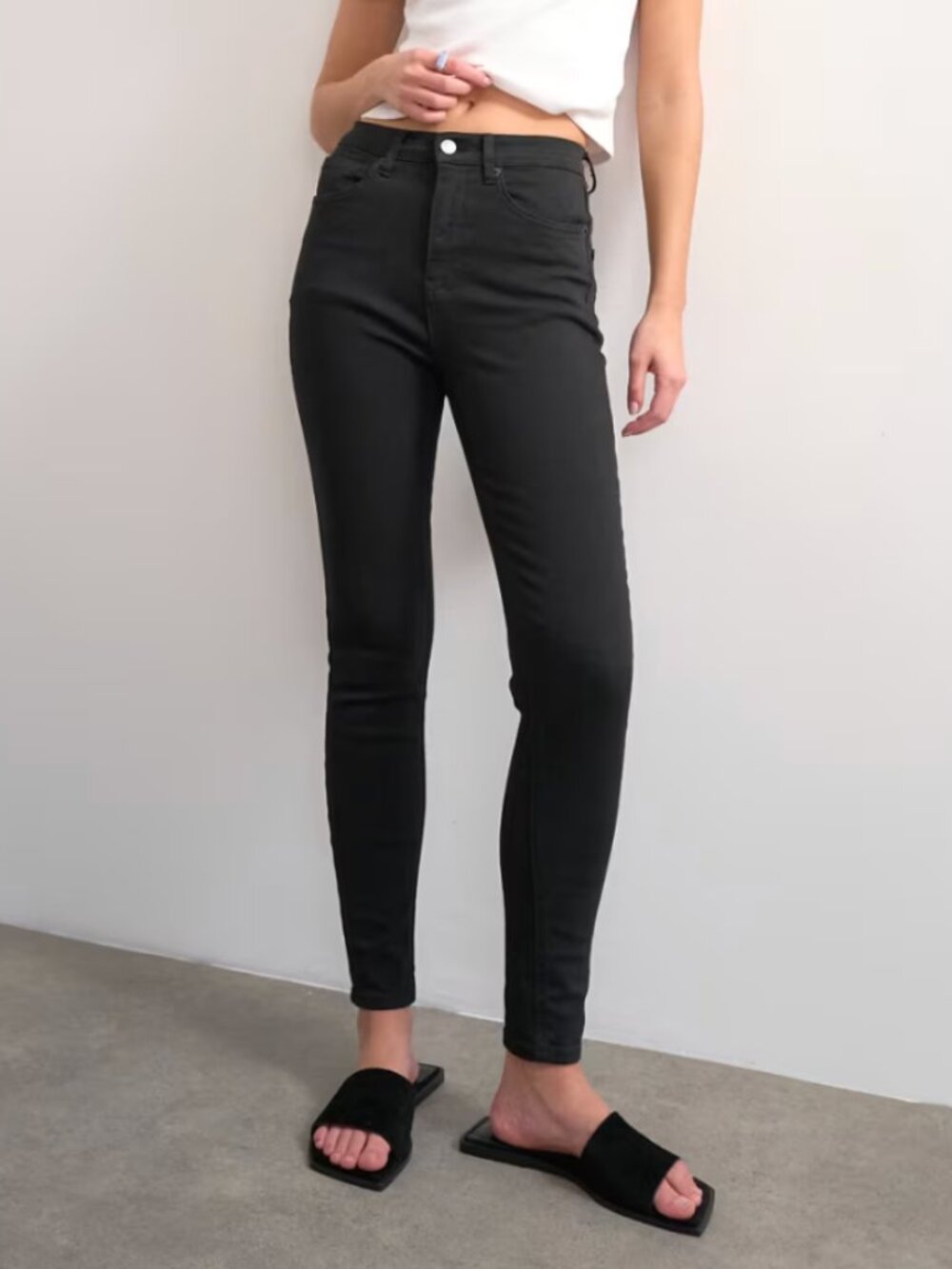 Topshop Moto  Jamie skinny high rise ankle grazer jeans in black